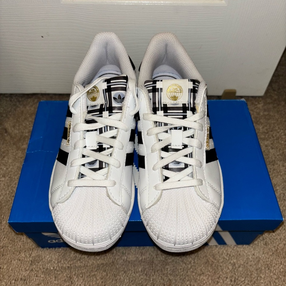 Superstar C adidas sneakers